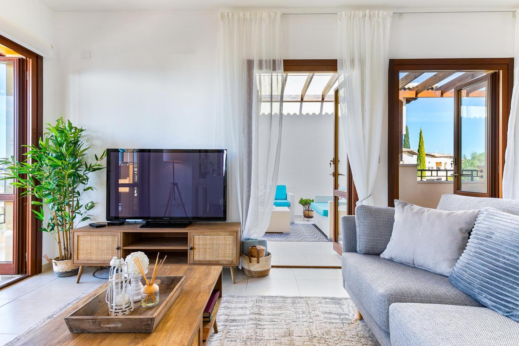1 Bedroom Apartment Pyrgos With Beautiful Sea And Sunset Views, Aphrodite Hills Resort Kouklia Extérieur photo
